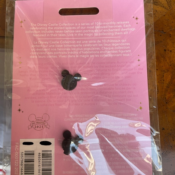 Disney sleeping beauty castle pin - Picture 2 of 2